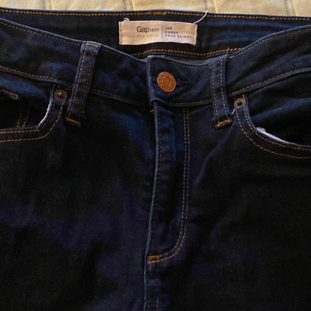 Gap dark wash 29R curvy true skinny. Excellent condition. Get today!